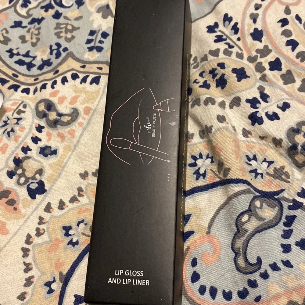 The beauty vaulte lip gloss and lip liner set - Picture 2 of 3